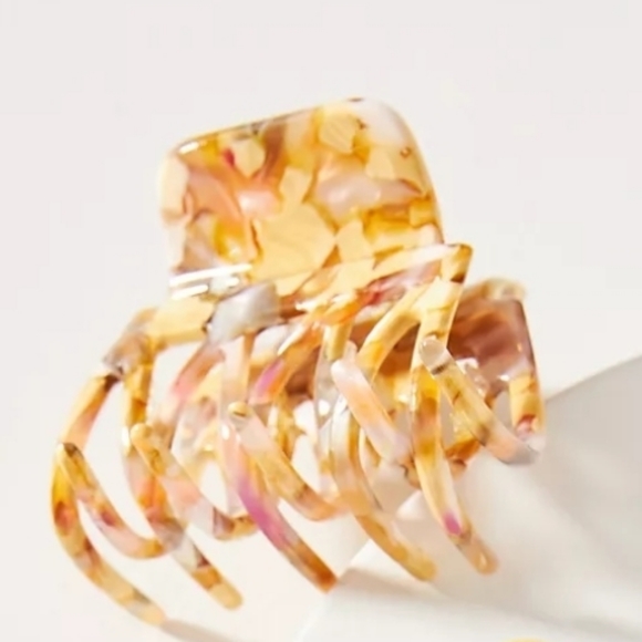 Last set! Anthropologie Scalloped Tortoise hair clip set - Picture 2 of 6